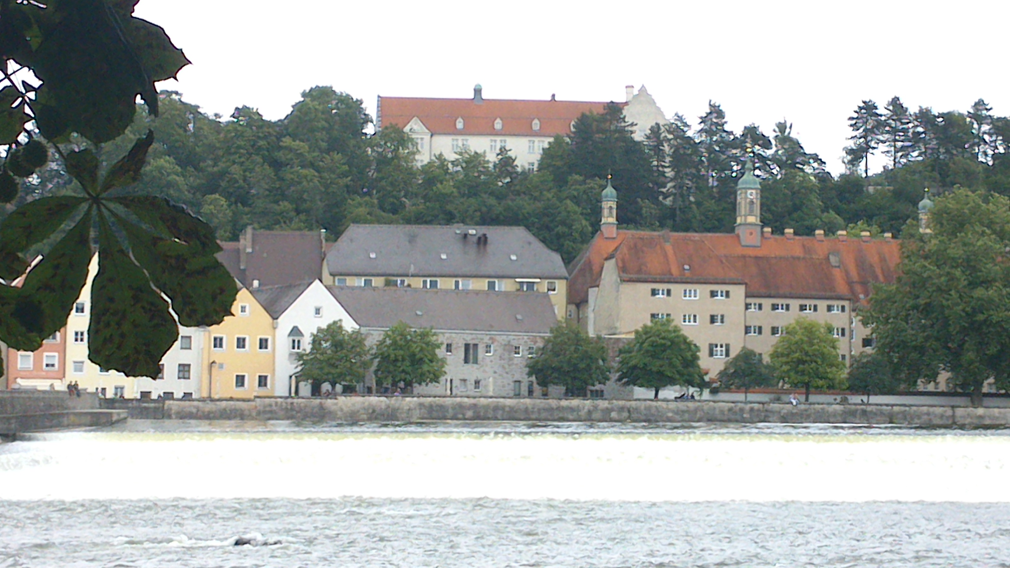 Blick auf Landsberg am Lech, mit dem Schloss in der Mitte.